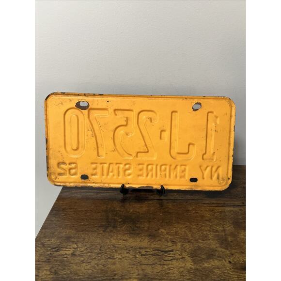 VTG 1962 New York Empire State License Plate YELLOW, 1J•2570 - Picture 4 of 6